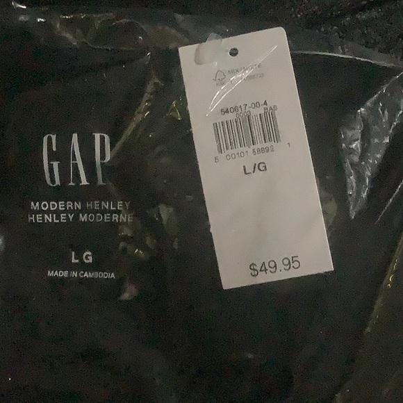 GAP Modern Henley T-Shirt - Picture 3 of 3